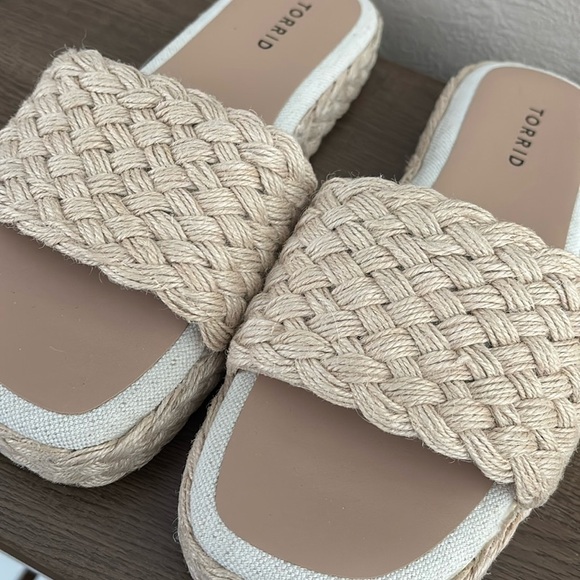 Women’s Torrid, Woven Raffia Platform Extra Wide Slide Sandal, 10WW - Picture 3 of 10